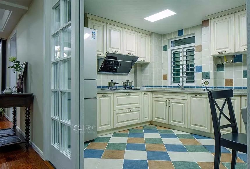 冰箱不一定要在廚房，放這兩處更適合小戶型！